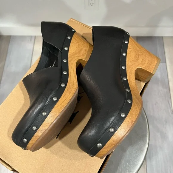 Kork-Ease Women's Black Leather Clogs - Picture 4 of 5